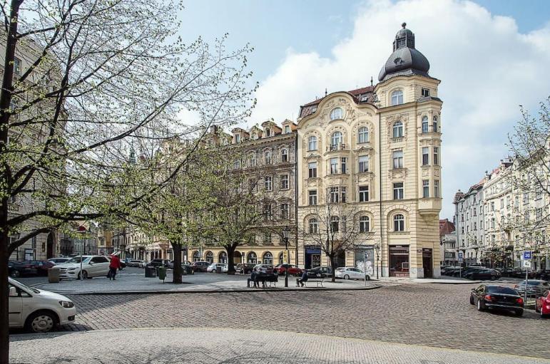 Large And Modern In The Heart Of Praag