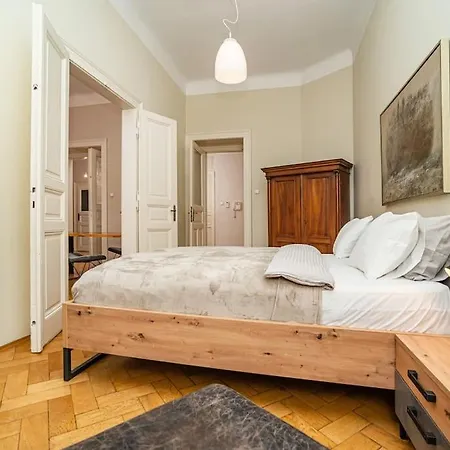 Large And Modern Apartment In The Heart Of Praha Exteriér fotografie